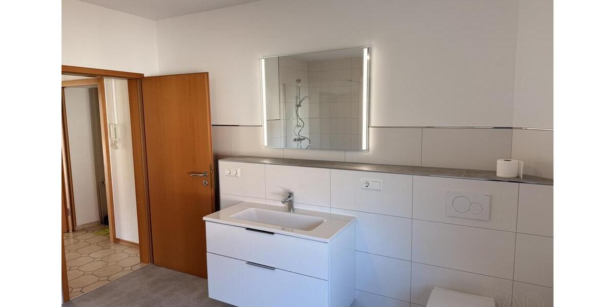 Etagenwohnung Gladenbach - 4 Zimmer, 120 m&sup2;, 990&euro; | Angebot:25327573