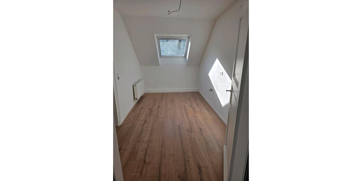 Dachgeschoßwohnung Marburg - 4 Zimmer, 87 m&sup2;, 570&euro; | Angebot:24909730