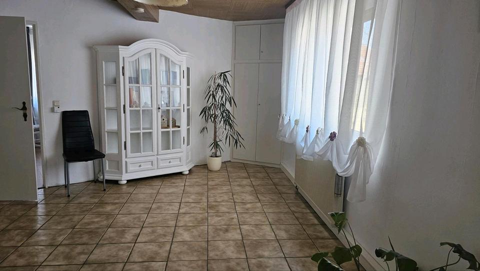 Mehrfamilienhaus, Wohnhaus Lich - 9 Zimmer, 160 m&sup2;, 330.000&euro; | Angebot:25876197