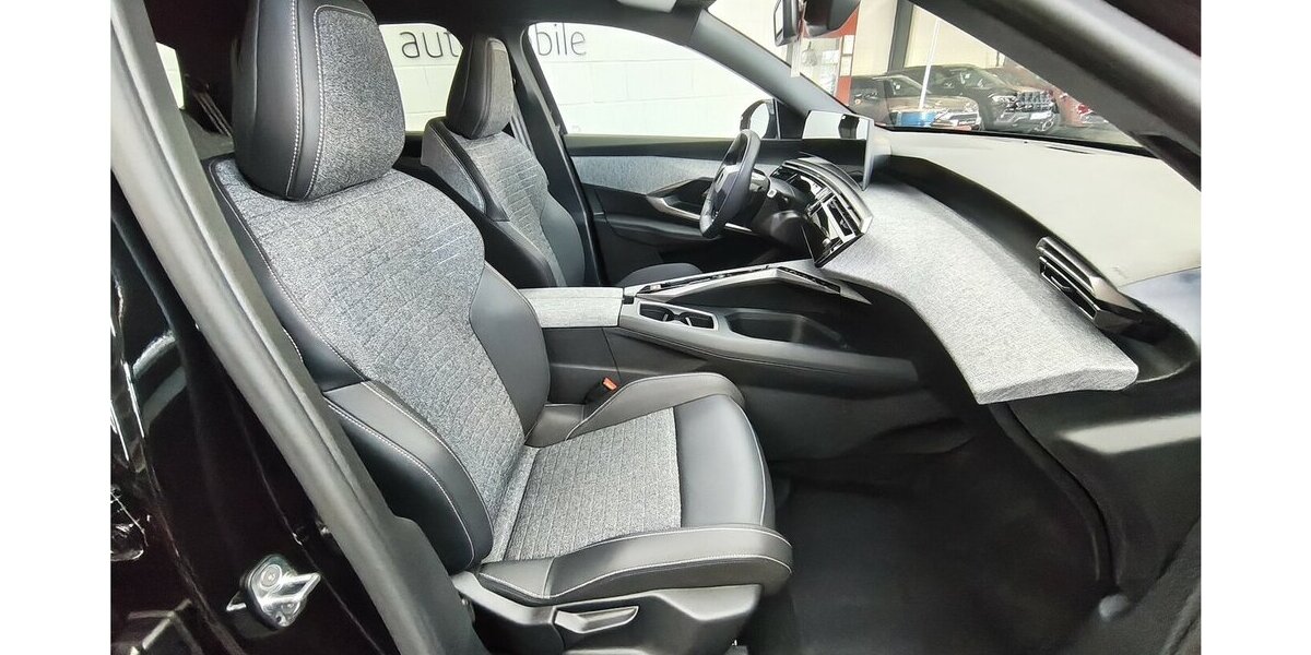 Peugeot 5008 Allure 145 E Hybrid 360° Cam 7 Sitze 43.850 km 28.220 &euro; Lich 35423