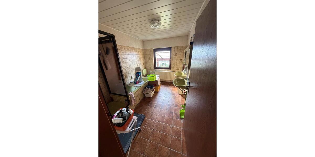Reihenhaus Wetzlar Altenberger Straße - 8 Zimmer, 188 m&sup2;, 340.000&euro; | Angebot:26039509