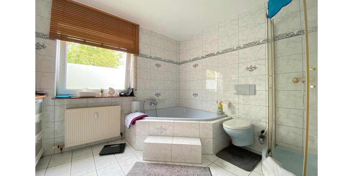 Etagenwohnung Buseck - 6 Zimmer, 208 m&sup2;, 1.200&euro; | Angebot:25919020