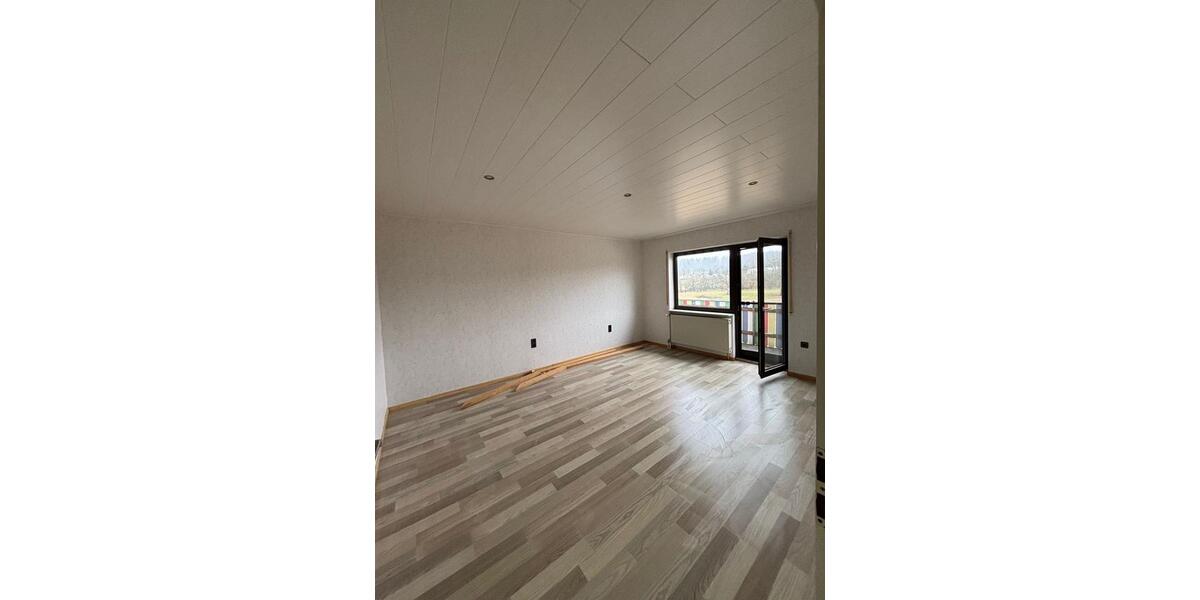 Erdgeschoßwohnung Grünberg - 4 Zimmer, 140 m&sup2;, 1.100&euro; | Angebot:25965709