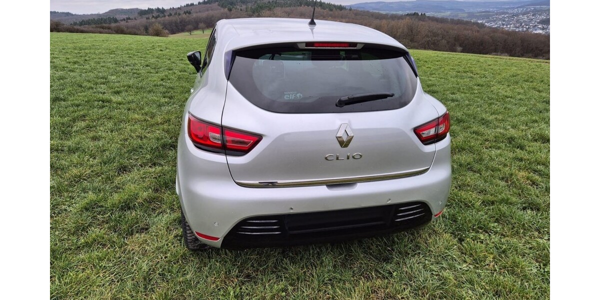 Renault Clio 72.496 km 9.999 &euro; Waldsolms 35647