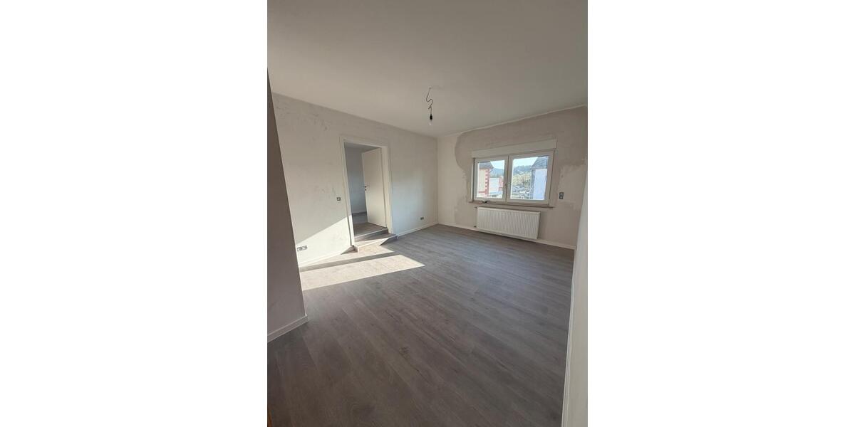 Etagenwohnung Staufenberg - 5 Zimmer, 130 m&sup2;, 1.200&euro; | Angebot:25843146