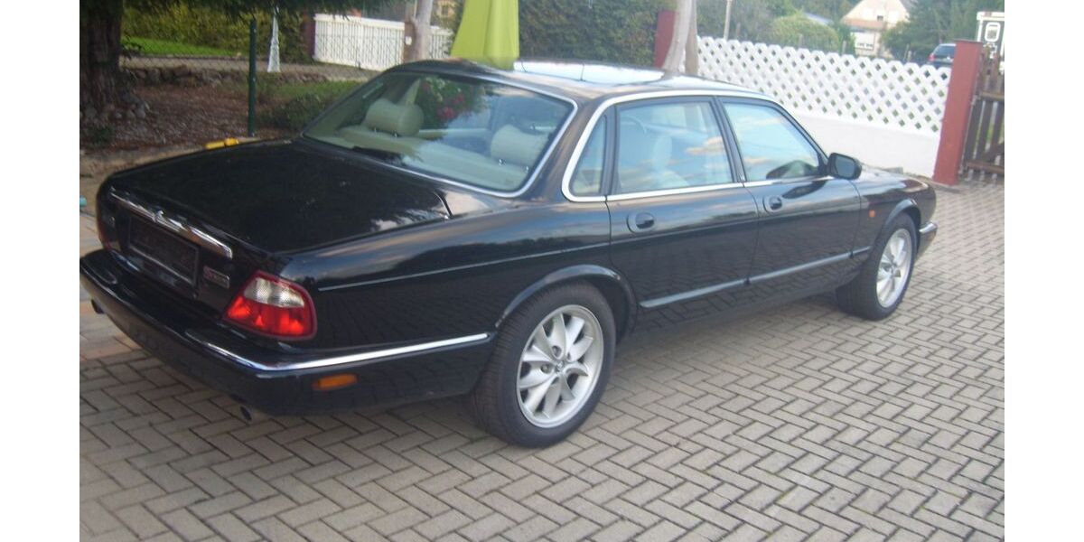 Jaguar XJ8 133.226 km 2.999 &euro; Ebsdorfergrund 35085
