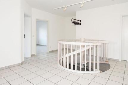 Wohnung Pohlheim - 5 Zimmer, 175 m&sup2;, 1.390&euro; | Angebot:24477860