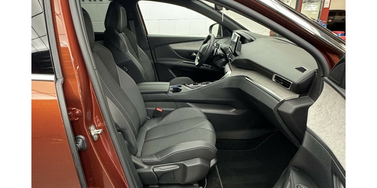 Peugeot 5008 GT 130 PT EAT 8 AHK 1.Hand 7 Sitze 13.300 km 26.620 &euro; Lich 35423