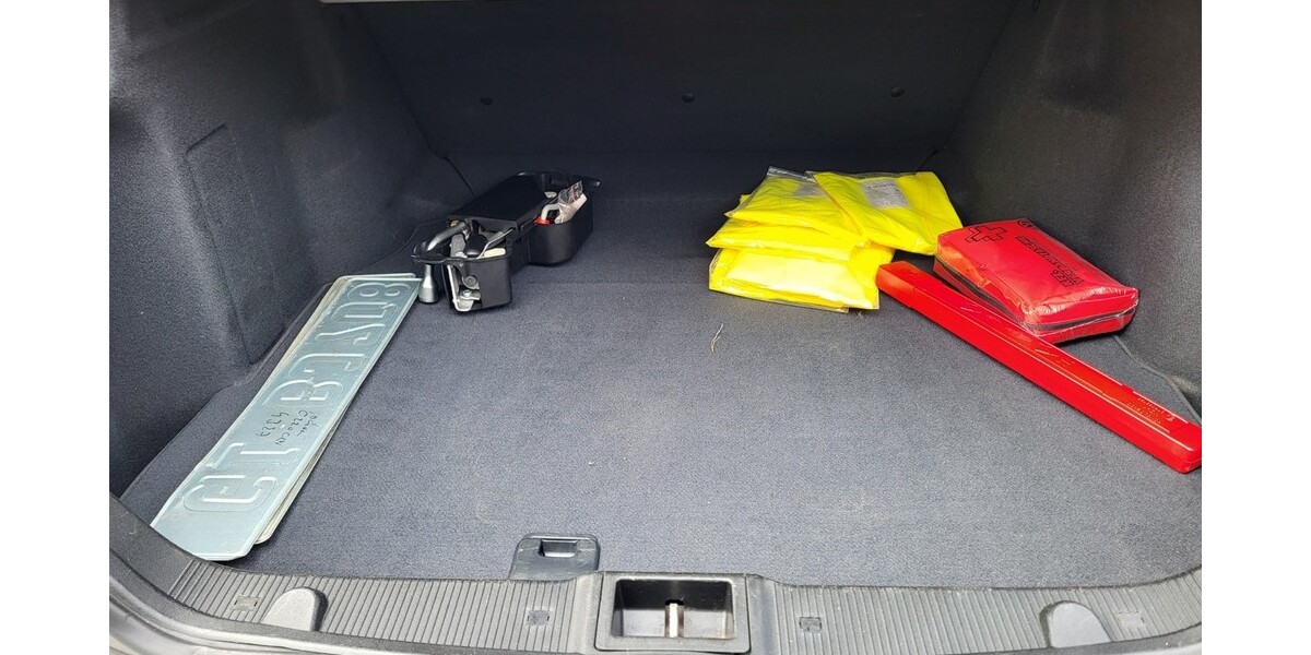 Mercedes-Benz 220 66.300 km 11.900 &euro; Linden 35440