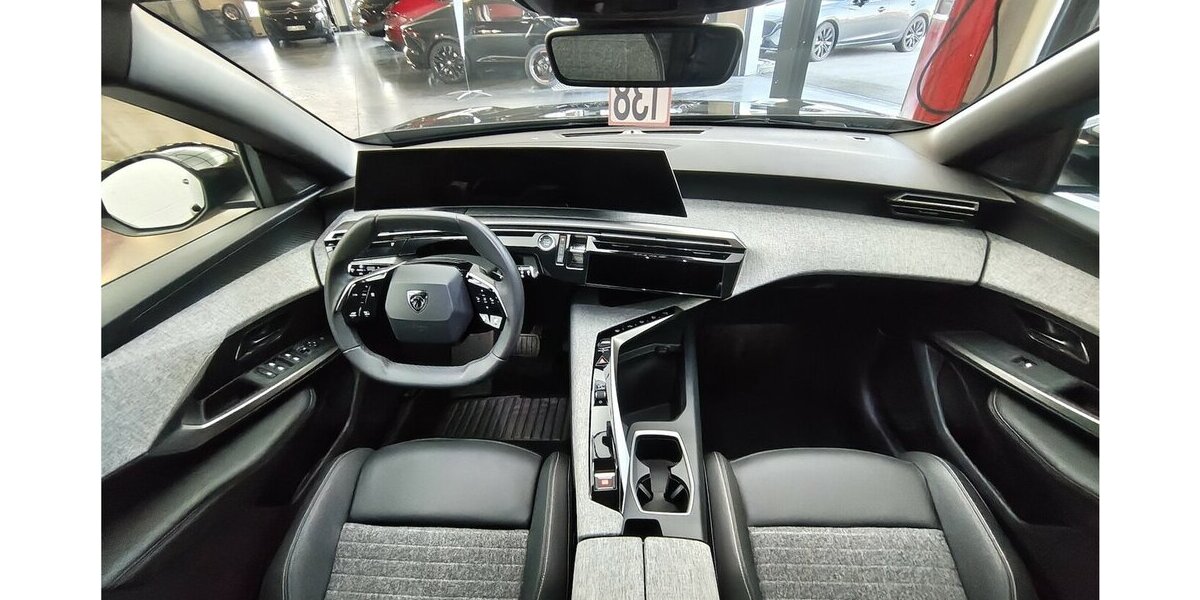 Peugeot 5008 Allure 145 E Hybrid 360° Cam 7 Sitze 43.850 km 28.220 &euro; Lich 35423