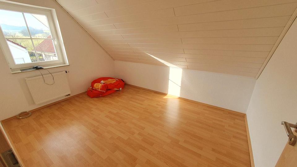 Dachgeschoßwohnung Wettenberg - 3 Zimmer, 80 m&sup2;, 1.000&euro; | Angebot:25807224