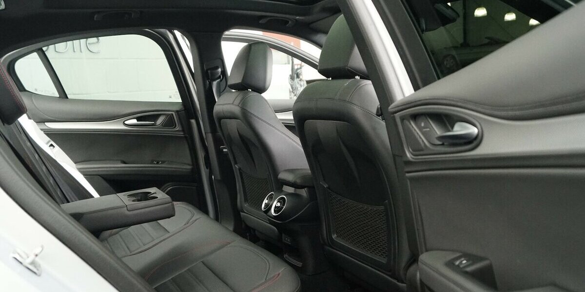 Alfa Romeo Stelvio 2.2 D Competizione Q4 ALLRAD LEDER AHK 45.000 km 39.385 &euro; Lich 35423