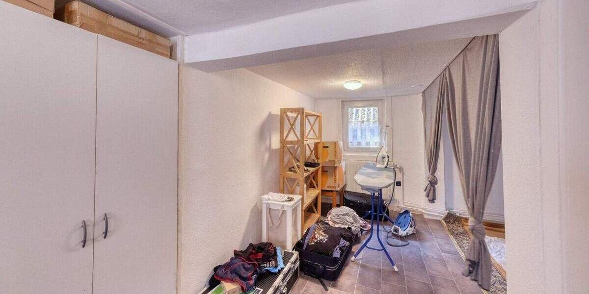 Mehrfamilienhaus, Wohnhaus Aßlar - 8 Zimmer, 186 m&sup2;, 219.000&euro; | Angebot:25697034