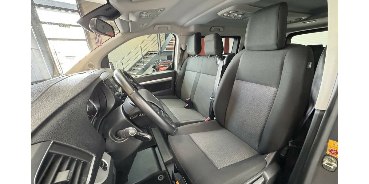 Opel Zafira Life -e Selection M 75kWh 9 Sitzer CAM 29.800 km 31.990 &euro; Lich 35423