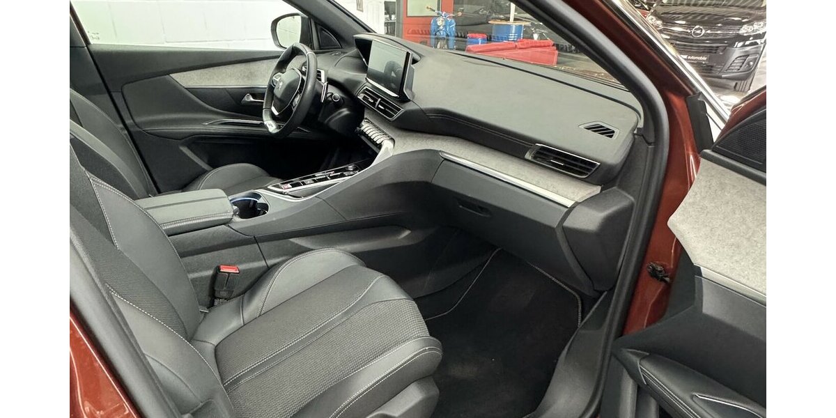 Peugeot 5008 GT 130 BlueHDi 1.Hand Panorama 7 Sitze 29.300 km 27.590 &euro; Lich 35423