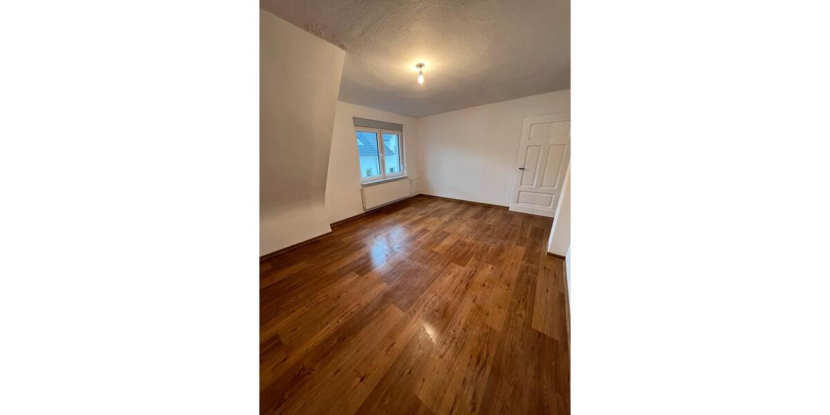 Etagenwohnung Amöneburg - 9 Zimmer, 200 m&sup2;, 1.400&euro; | Angebot:25613866