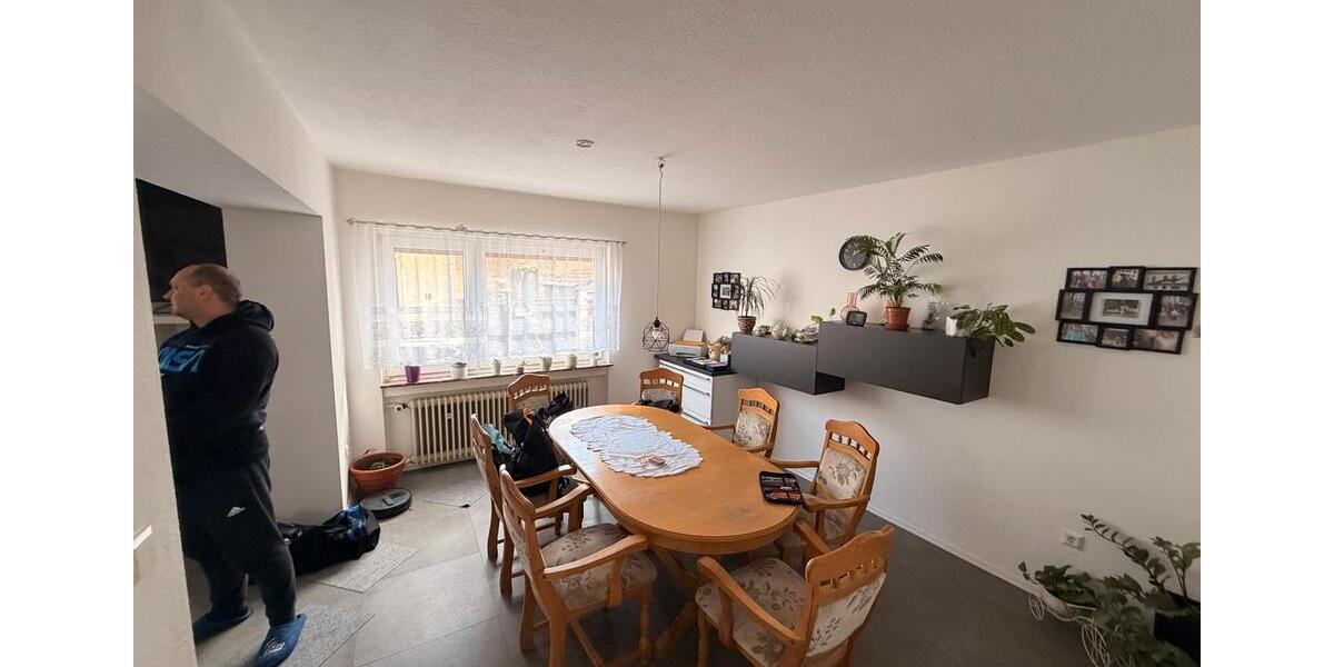 Etagenwohnung Pohlheim - 5 Zimmer, 120 m&sup2;, 1.400&euro; | Angebot:25945226