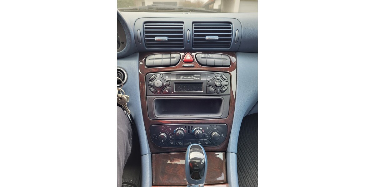 Mercedes-Benz 220 66.300 km 11.900 &euro; Linden 35440