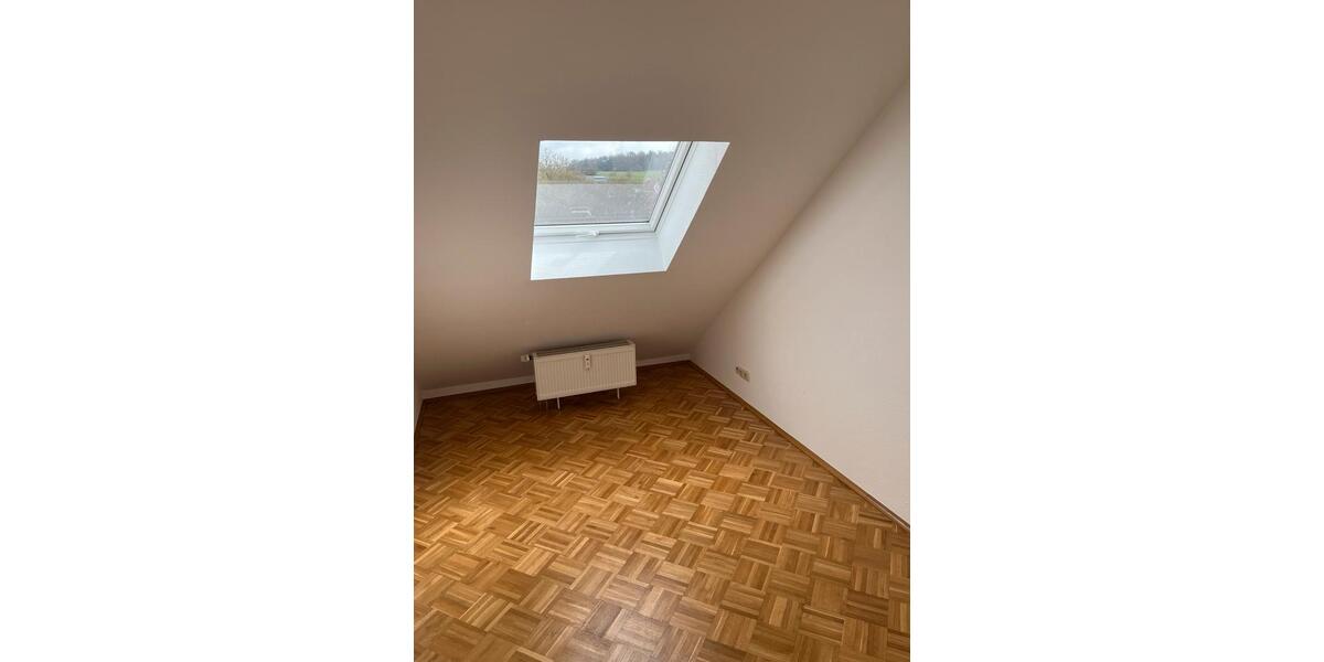 Dachgeschoßwohnung Mücke - 4 Zimmer, 75 m&sup2;, 840&euro; | Angebot:25656942