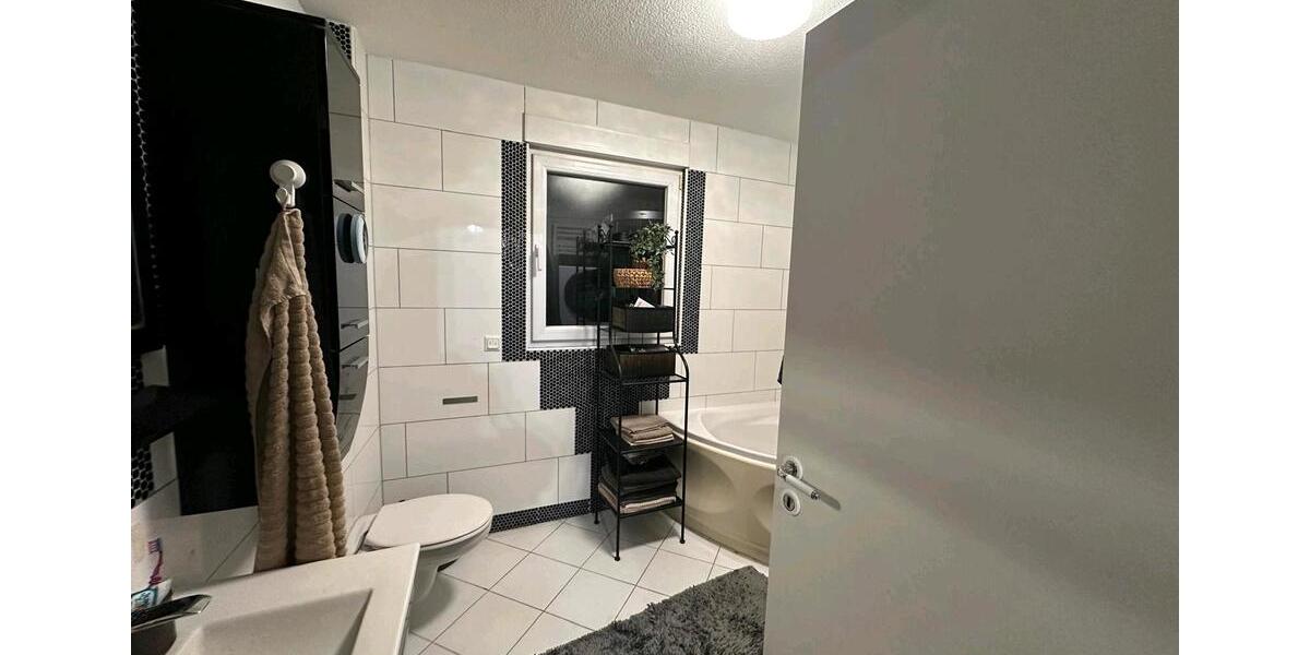 Dachgeschoßwohnung Sinn - 3 Zimmer, 85 m&sup2;, 800&euro; | Angebot:25613949