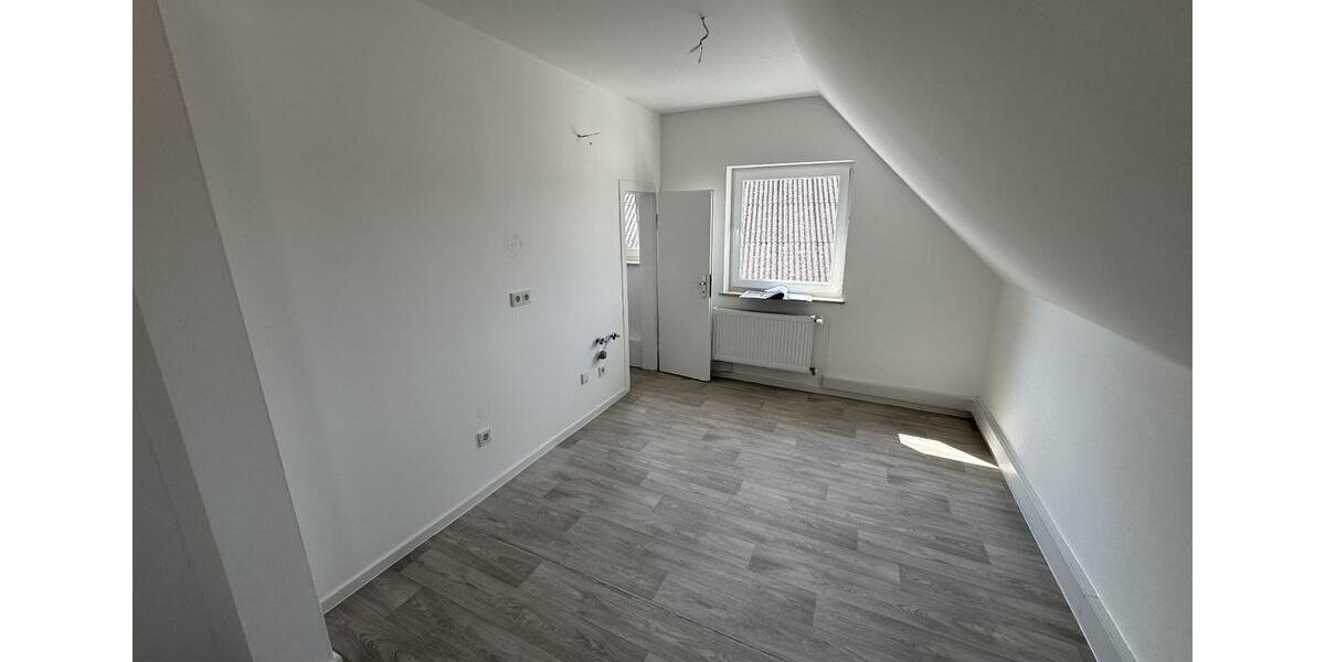 Dachgeschoßwohnung Homberg (Ohm) - 4 Zimmer, 117 m&sup2;, 1.100&euro; | Angebot:24878845