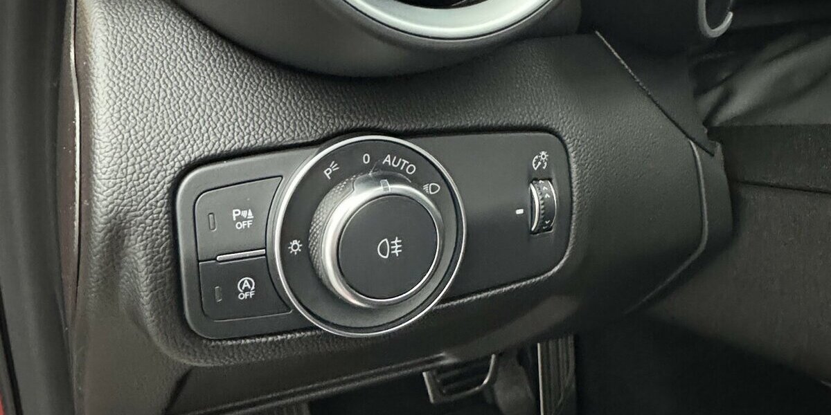 Alfa Romeo Giulia Competizione Q4 Turbo CarPlay Kamera 8.960 km 36.220 &euro; Lich 35423