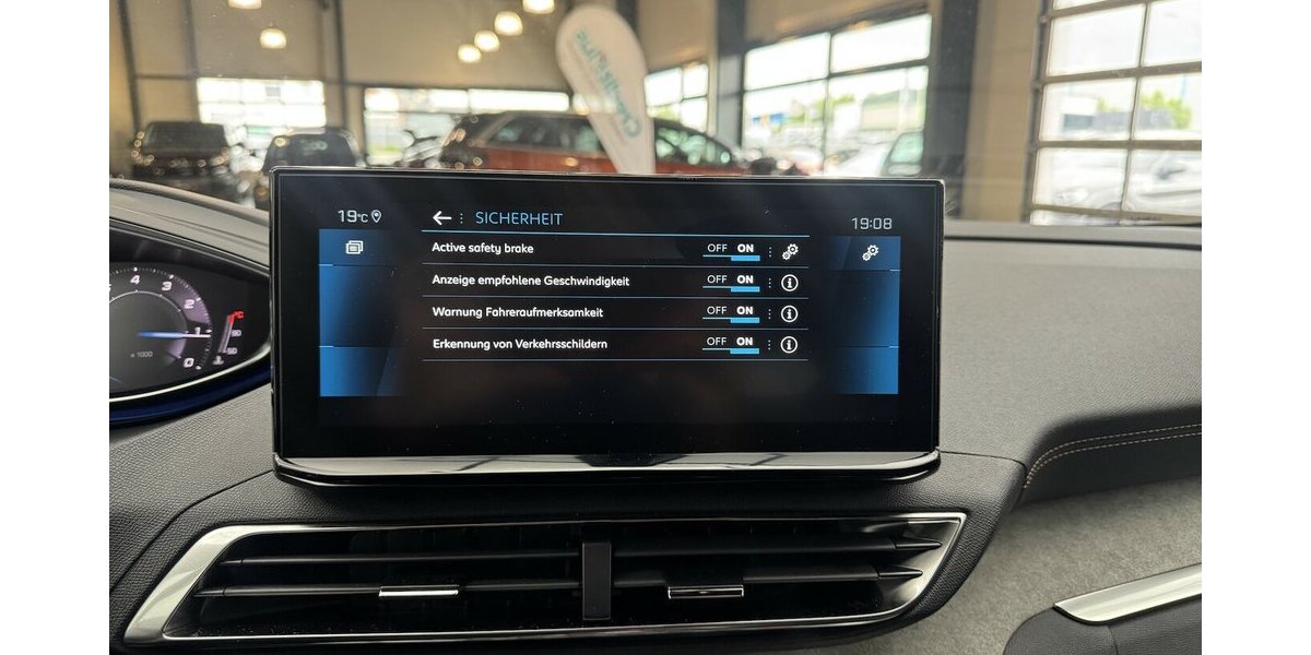 Peugeot 5008 GT 130 PT EAT 8 AHK 1.Hand 7 Sitze 13.300 km 26.620 &euro; Lich 35423