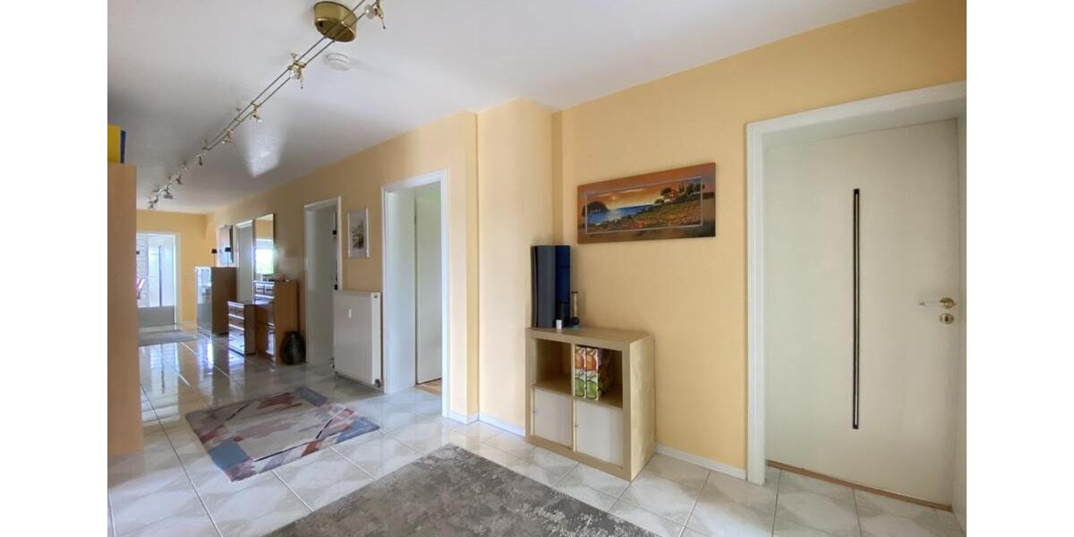 Etagenwohnung Buseck - 6 Zimmer, 208 m&sup2;, 1.200&euro; | Angebot:25919020