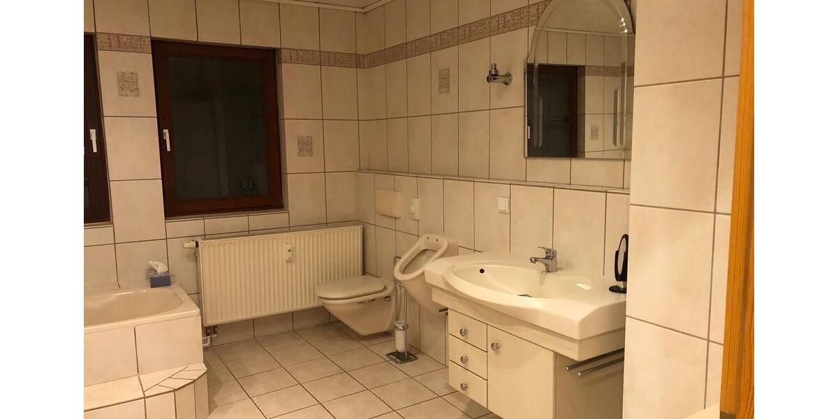 Dachgeschoßwohnung Marburg - 3 Zimmer, 95 m&sup2;, 950&euro; | Angebot:25261049