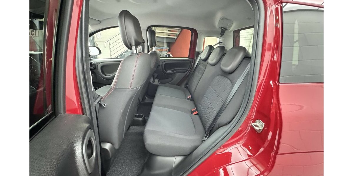 Fiat Panda Red 1.0 Hybrid 1.Hand Neuwertig! 1.600 km 14.220 &euro; Lich 35423