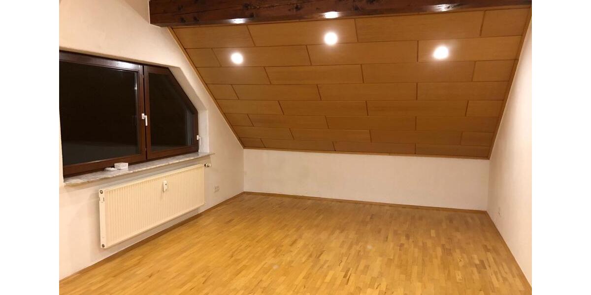 Dachgeschoßwohnung Marburg - 3 Zimmer, 95 m&sup2;, 950&euro; | Angebot:25261049