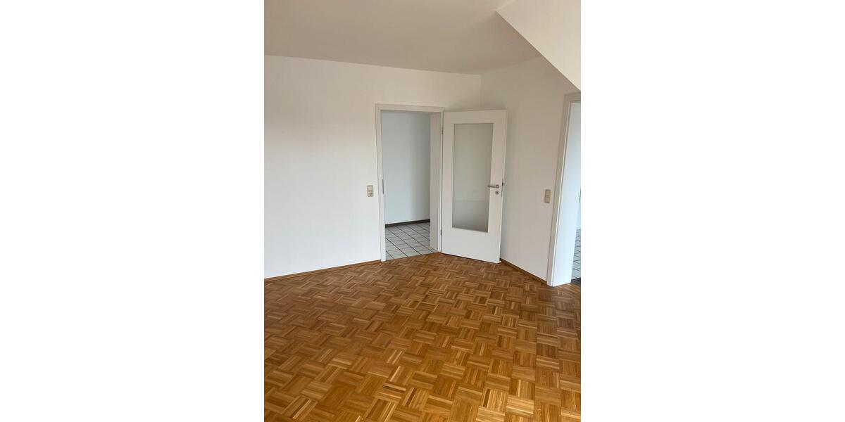Dachgeschoßwohnung Mücke - 4 Zimmer, 75 m&sup2;, 840&euro; | Angebot:25656942