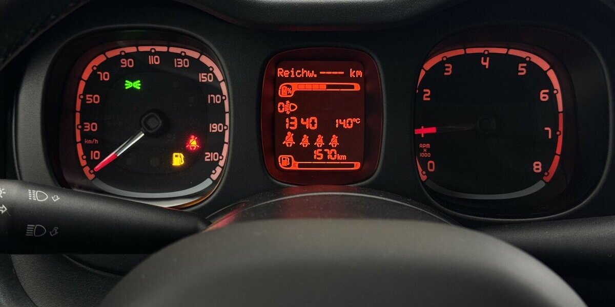 Fiat Panda Red 1.0 Hybrid 1.Hand Neuwertig! 1.600 km 14.220 &euro; Lich 35423