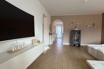 Haus Grävenwiesbach - 6 Zimmer, 199 m&sup2;, 1.650&euro; | Angebot:25947839