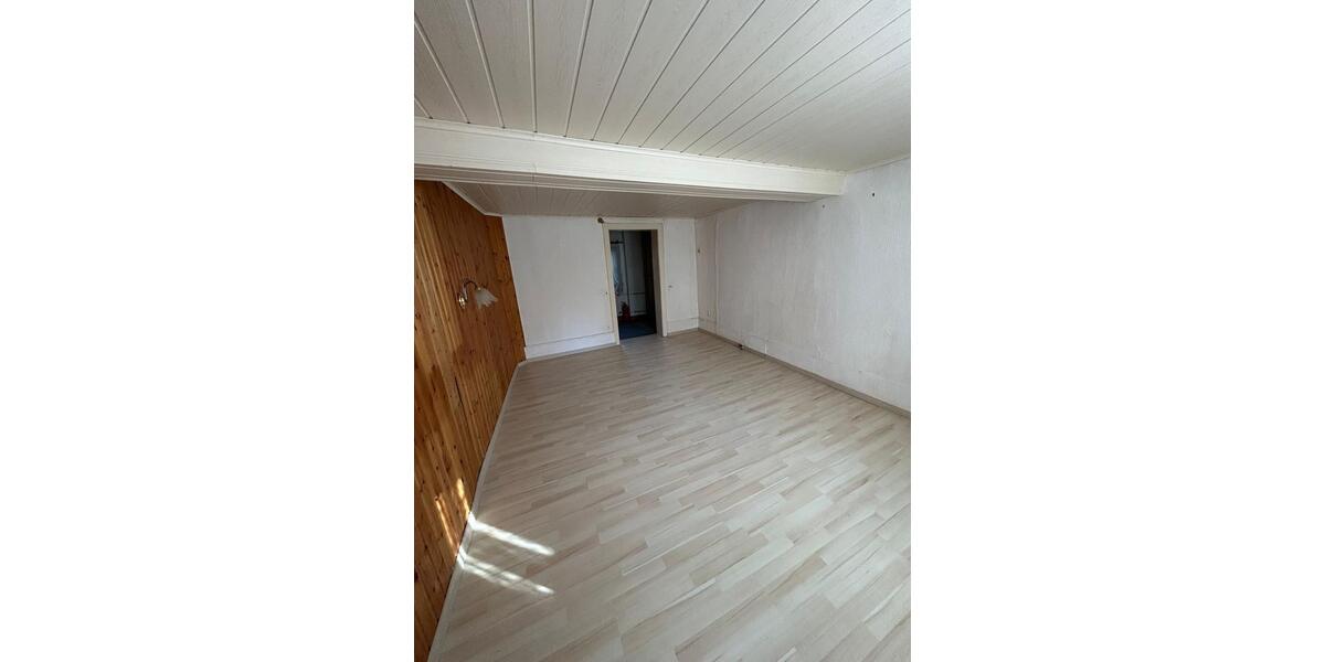 Einfamilienhaus Sinn - 7 Zimmer, 121 m&sup2;, 119.000&euro; | Angebot:25979739