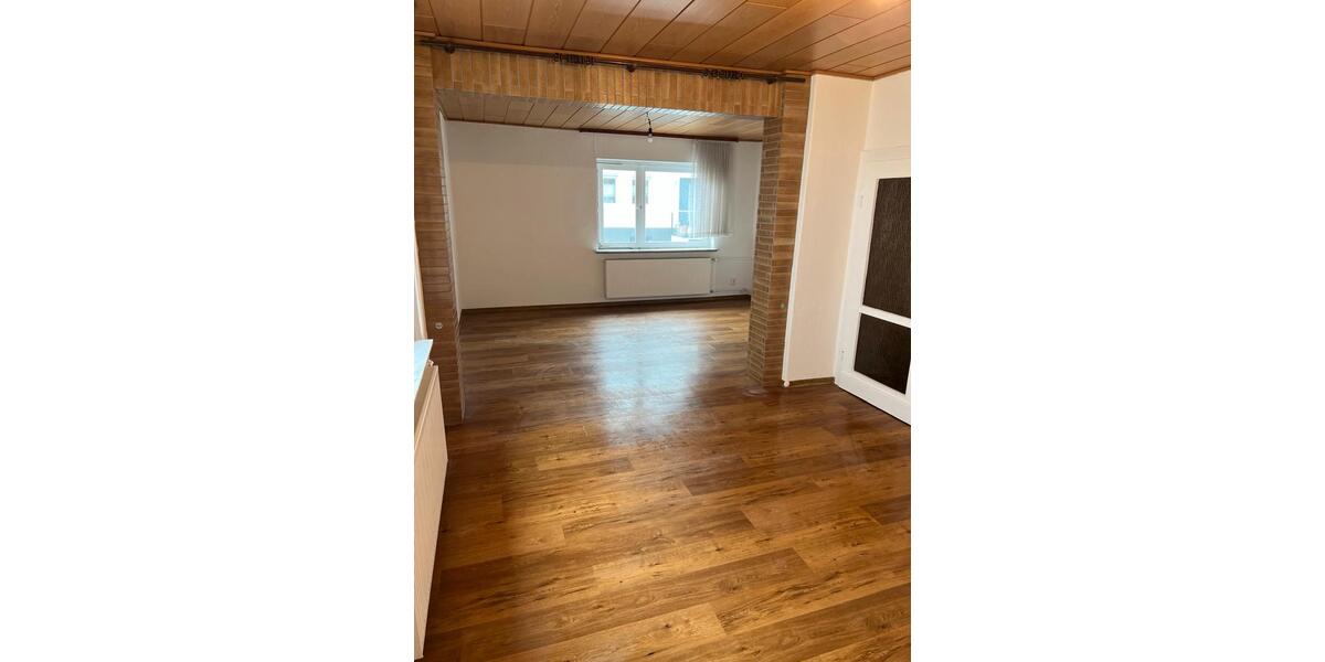 Etagenwohnung Amöneburg - 9 Zimmer, 200 m&sup2;, 1.400&euro; | Angebot:25613866