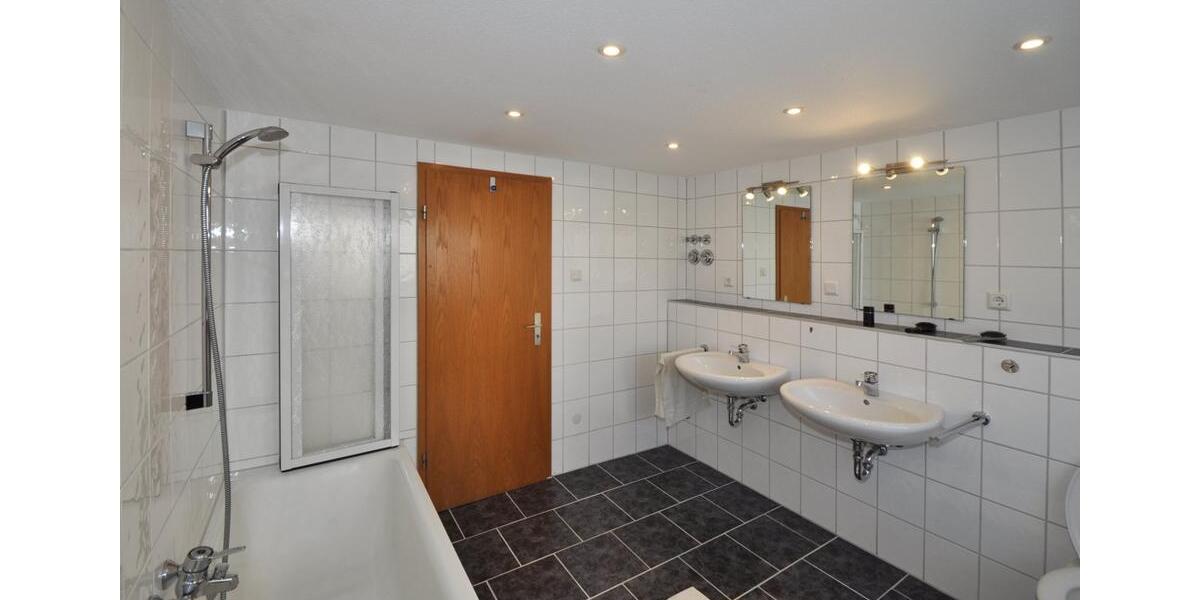 Etagenwohnung Gießen Allendorf - 3 Zimmer, 108 m&sup2;, 990&euro; | Angebot:25807433