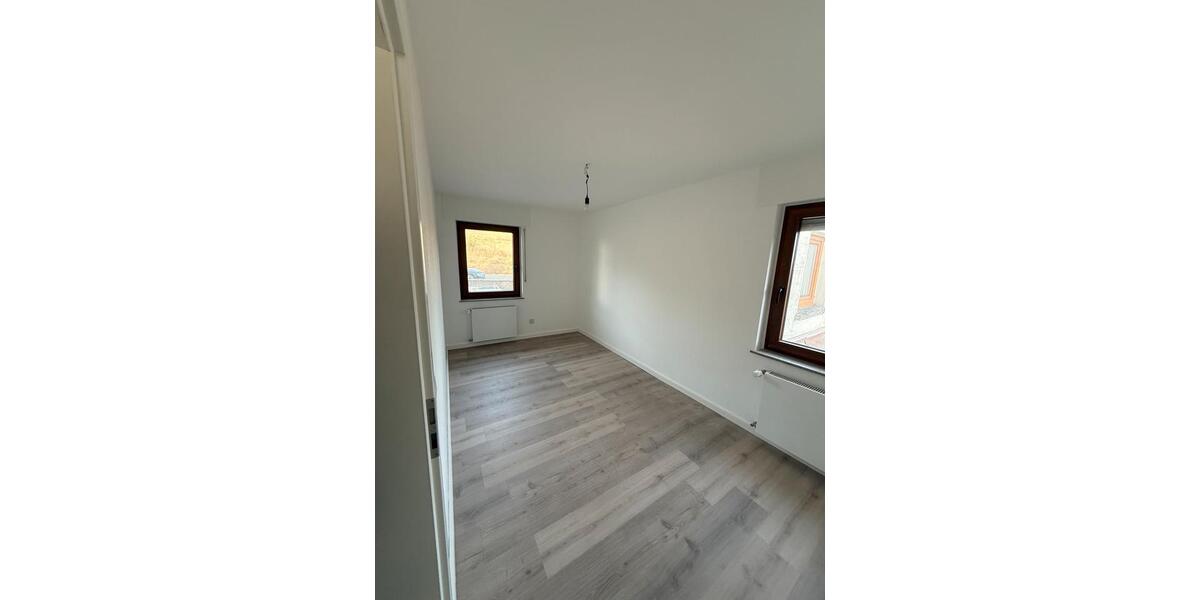Etagenwohnung Hungen - 7 Zimmer, 170 m&sup2;, 1.400&euro; | Angebot:24331928