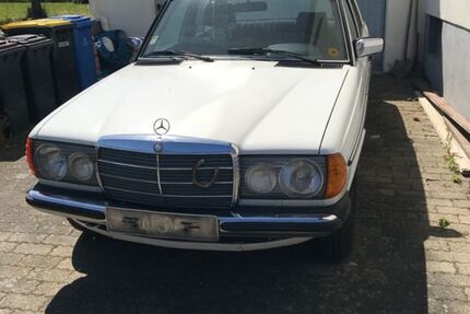 Mercedes-Benz E 230 327.000 km 4.700 &euro; Butzbach 35510