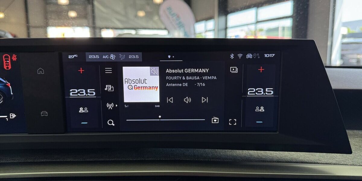 Peugeot 5008 145 Mild Hybrid Allure7 Sitzer LED CAM 18.200 km 27.520 &euro; Lich 35423