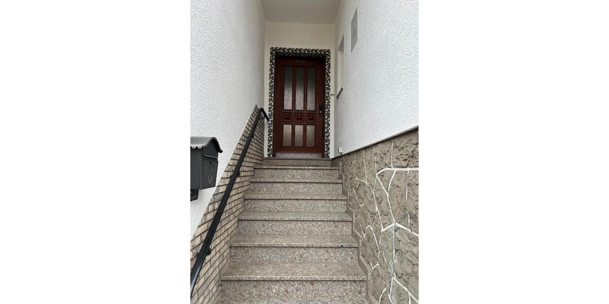 Etagenwohnung Amöneburg - 9 Zimmer, 200 m&sup2;, 1.400&euro; | Angebot:25613866