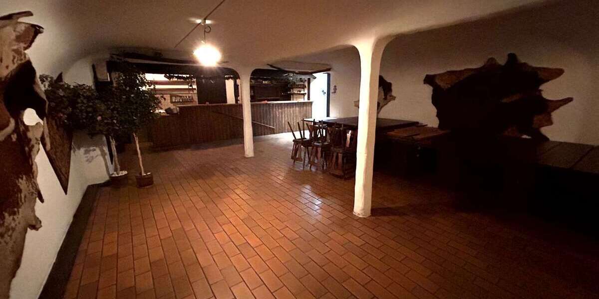 Traditionelle Gaststätte inkl. Wohnhaus und weiteres Grundstück - Gewerbeobjekt Sinn | Angebot:27199640