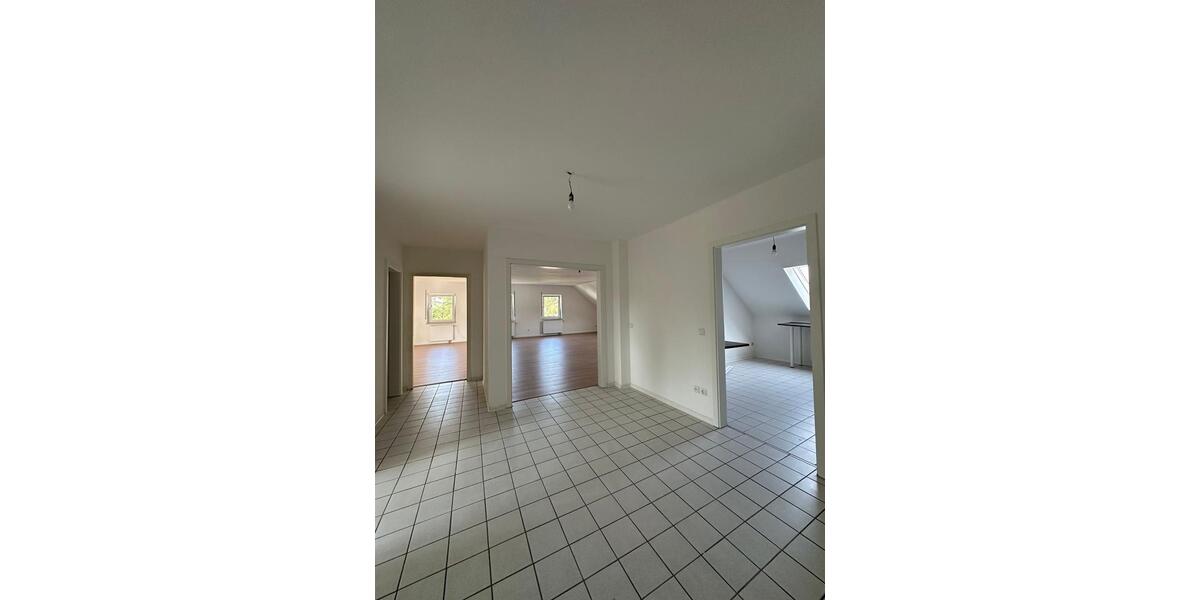 Etagenwohnung Leun - 3.5 Zimmer, 145 m&sup2;, 850&euro; | Angebot:24784324