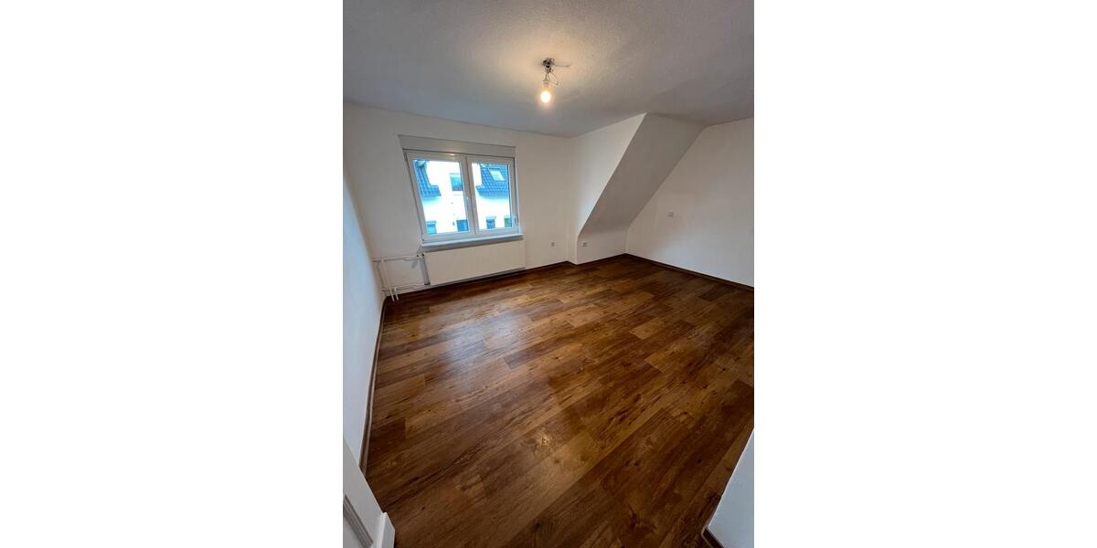 Etagenwohnung Amöneburg - 9 Zimmer, 200 m&sup2;, 1.400&euro; | Angebot:25613866