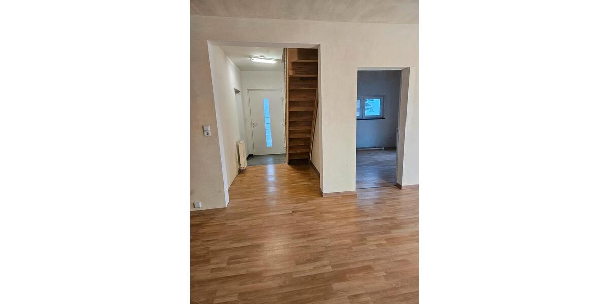 Etagenwohnung Mittenaar - 3 Zimmer, 80 m&sup2;, 720&euro; | Angebot:25945219
