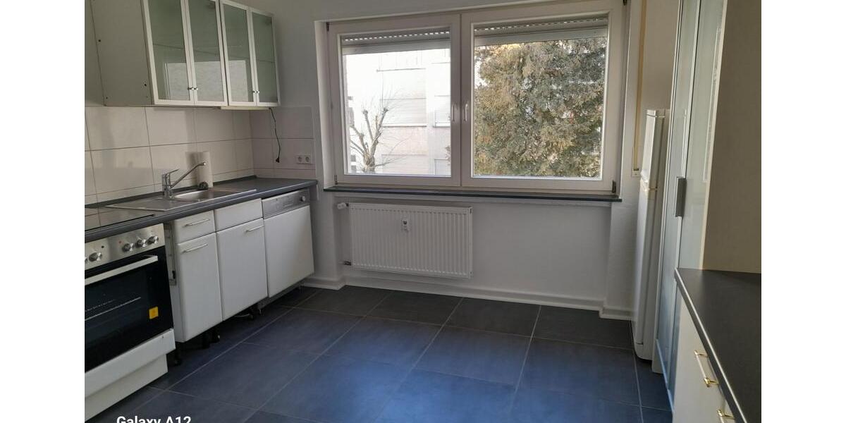 Etagenwohnung Friedberg (Hessen) - 4 Zimmer, 90 m&sup2;, 990&euro; | Angebot:25268387