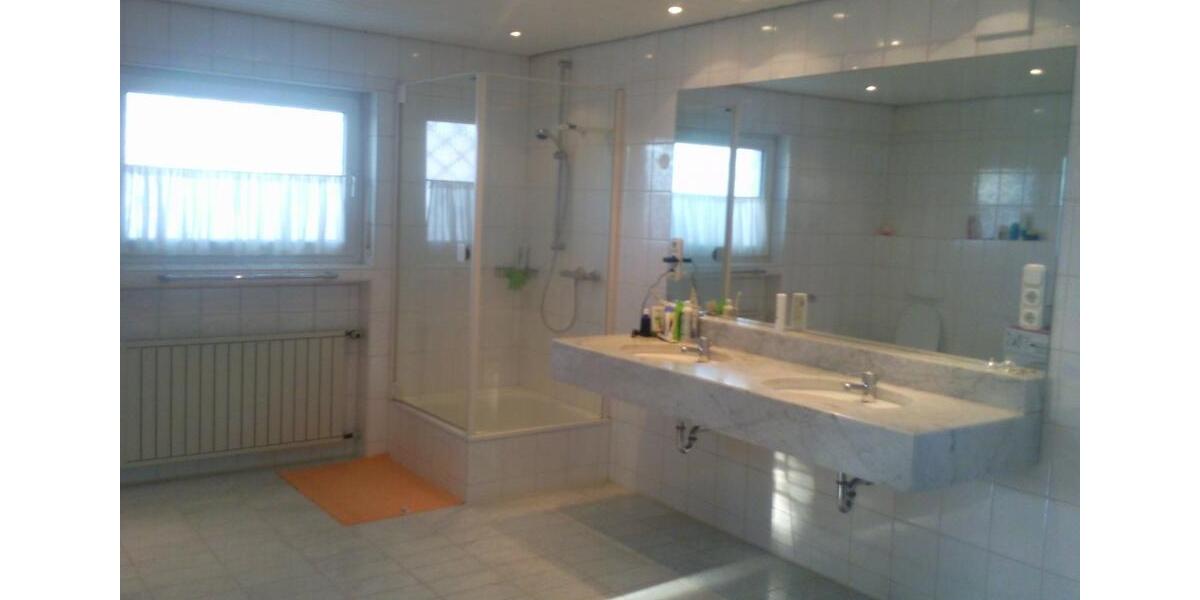 Etagenwohnung Gießen Wieseck - 3 Zimmer, 124 m&sup2;, 1.200&euro; | Angebot:26006071