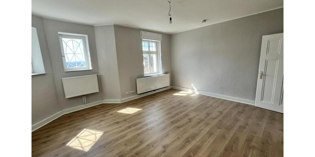 Maisonettenwohnung Marburg - 5 Zimmer, 200 m&sup2;, 3.100&euro; | Angebot:24867686