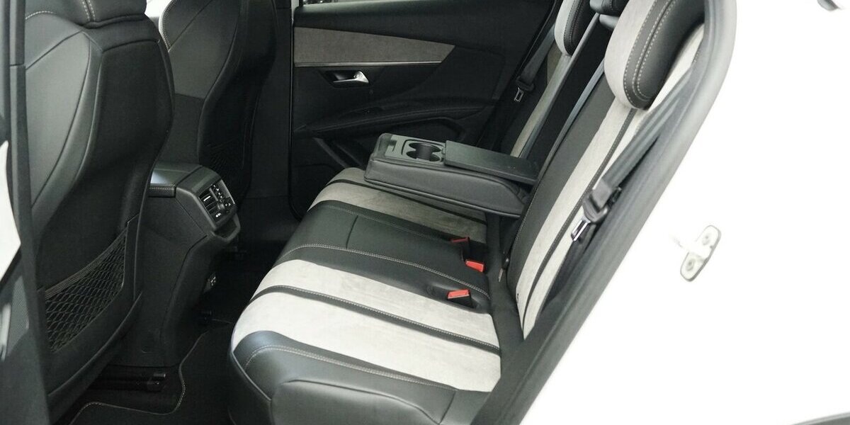 Peugeot 3008 225 GT Plug-In Hybrid LED CARPLAY LEDER 52.400 km 20.440 &euro; Lich 35423