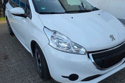 Peugeot 208 105.600 km 2.999 &euro; Fernwald 35463